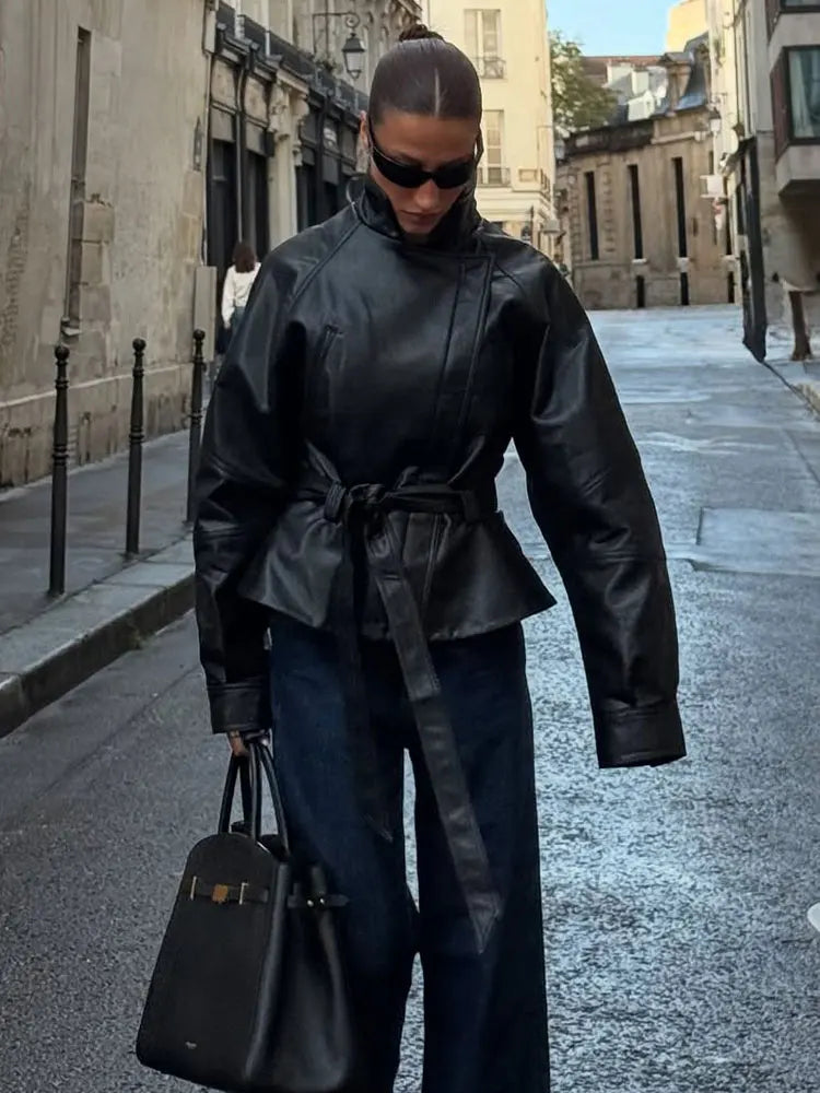Léa | Trench Court en Simili Cuir à Ceinture