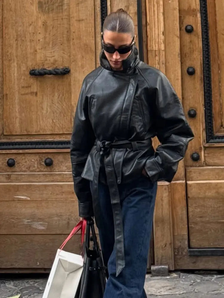 Léa | Trench Court en Simili Cuir à Ceinture