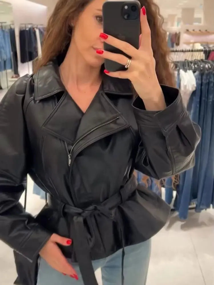 Léa | Trench Court en Simili Cuir à Ceinture